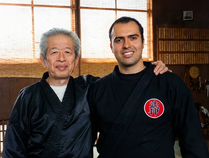 Masaaki Hatsumi Sōke y Lic. Arnoby Sinam Alba, Japón 2002