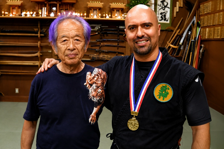 Masaaki Hatsumi Sōke y Lic. Arnoby Sinam Alba, Japón 2012