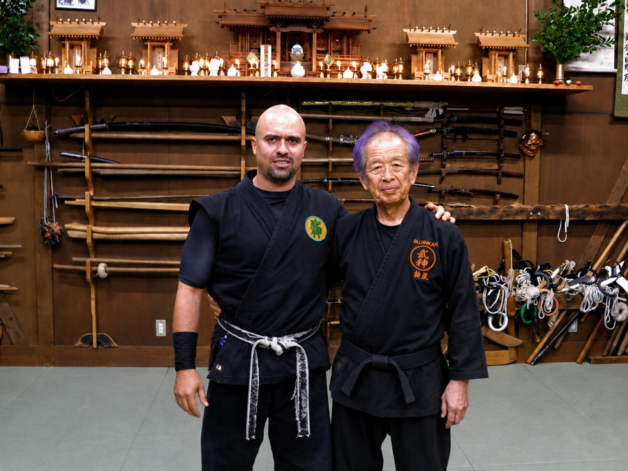 Arnoby Sinam y Masaaki Hatsumi en Noda-shi, Japón