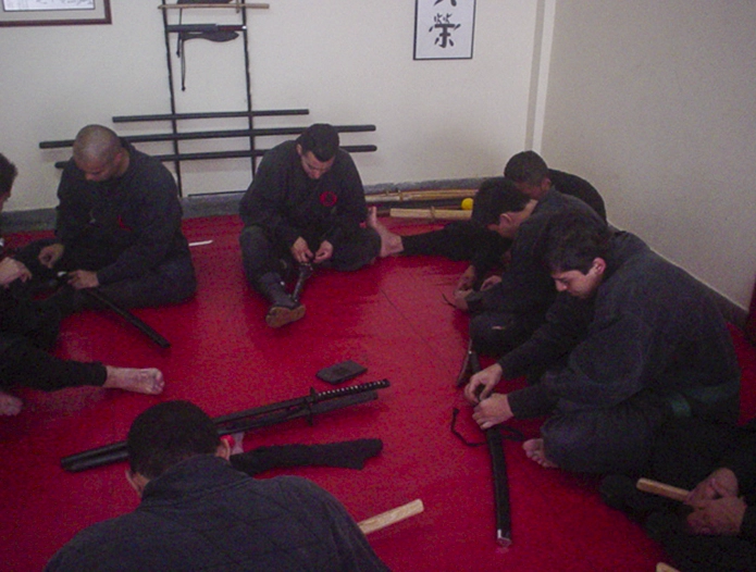 Arnoby Sinam Alba dirigiendo seminario de Kenjutsu en Cúcuta, 2004