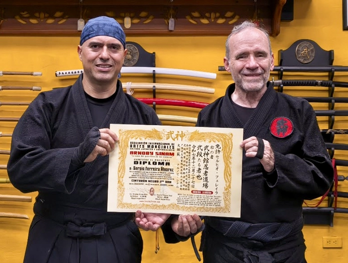 Entrega de diploma en la academia — Bujinkan Colombia