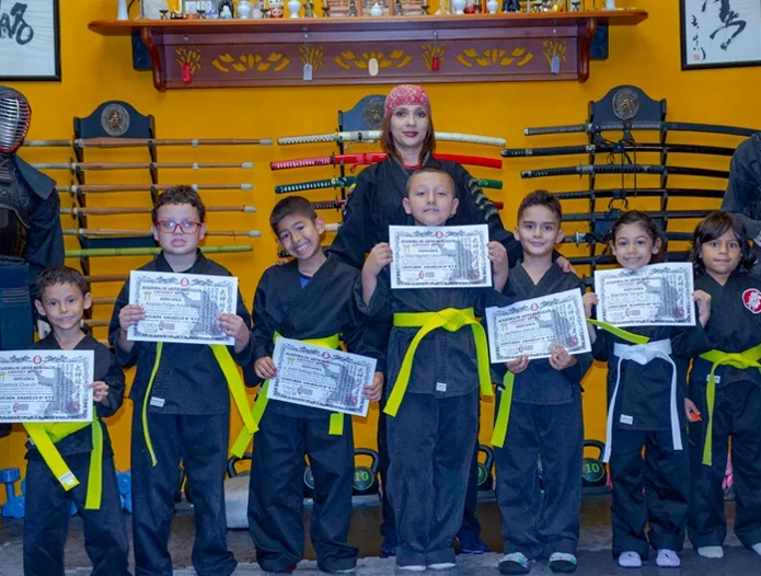 Entrega de diploma en la academia — Bujinkan Colombia