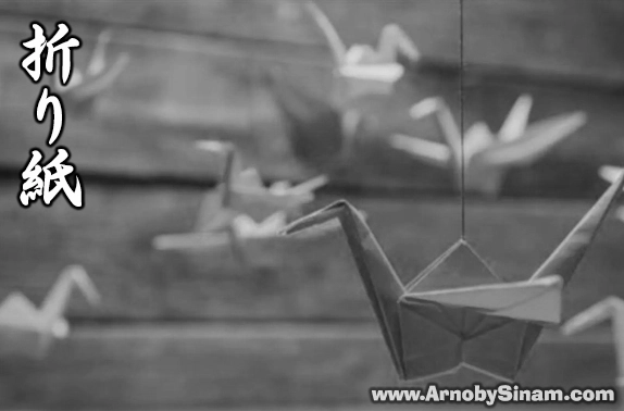 Figuras de origami japonés tradicional elaboradas en papel como parte de las actividades de cultura japonesa en la Academia Arnoby Sinam Dôjô.