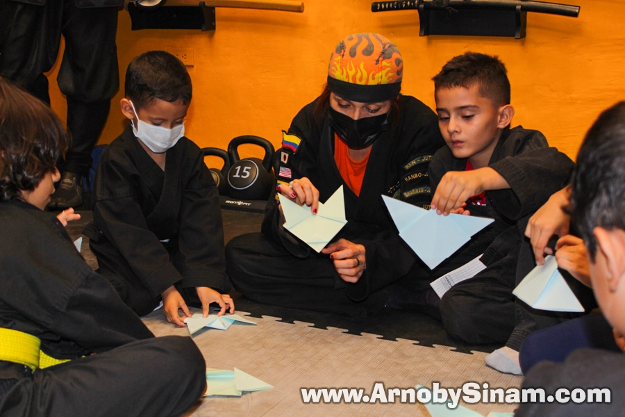Niños clase de vacaciones origami - academia Ninjutsu Bucaramanga