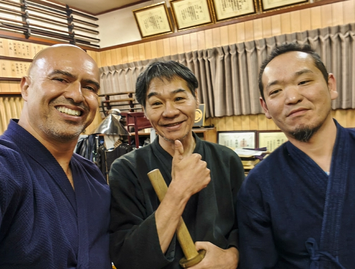 Arnoby Sinam Alba con Tsukada Sensei y Kurosawa Sensei en Asayama Honbu Dōjō, Koga, Japón 2026