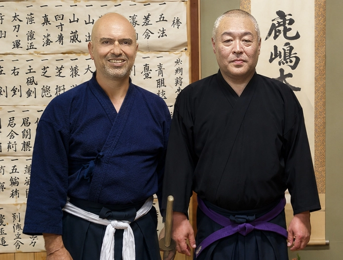 Arnoby Sinam Alba y Seki Nobuhide Sensei en Asayama Ichiden Ryū Honbu Dōjō, Koga, Japón 2026