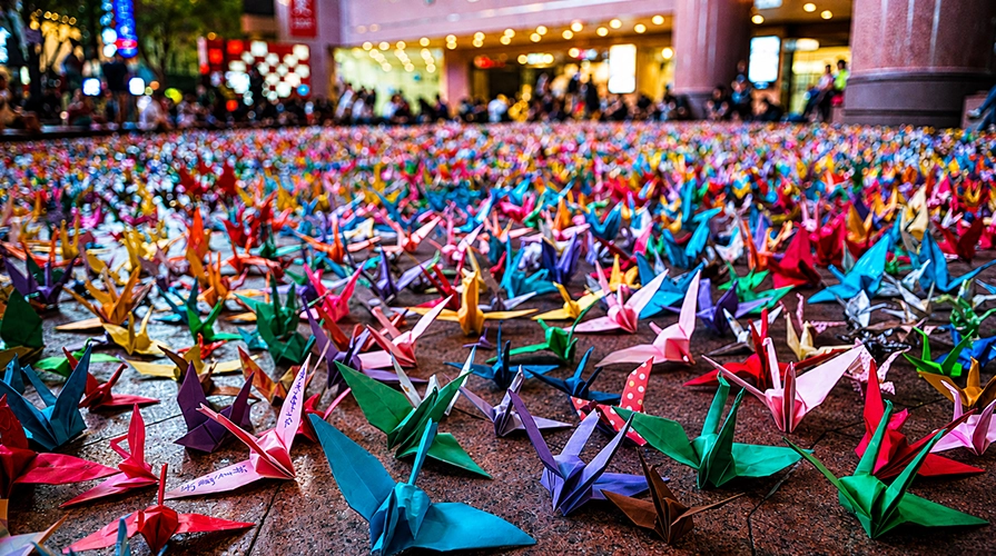 Móvil de grullas de origami senbazuru - decoración japonesa