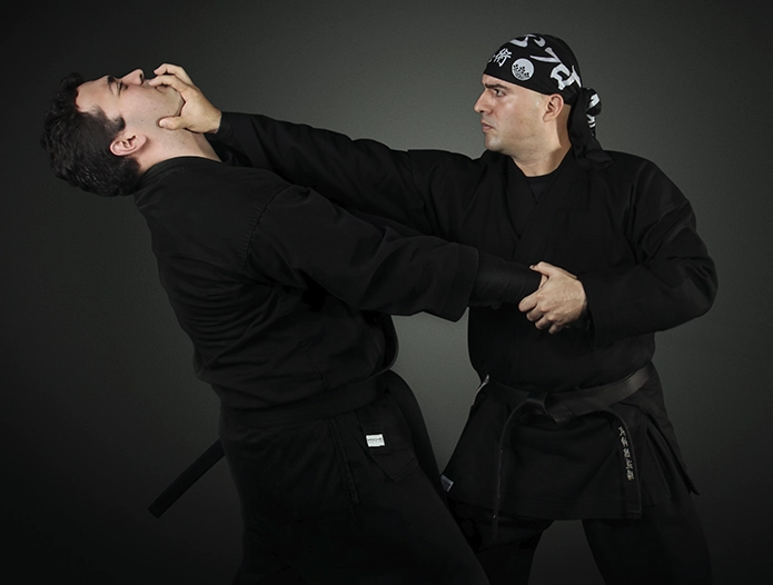 Práctica de Taijutsu Bujinkan en el seminario