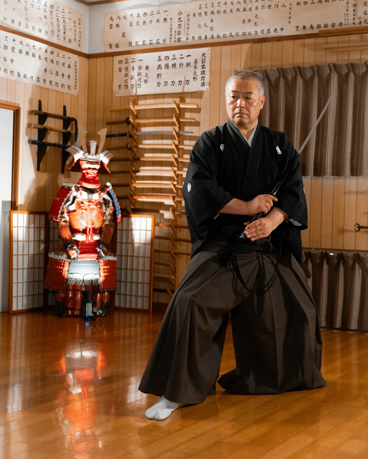 Seki Nobuhide Sensei, Sōke de Asayama Ichiden Ryū Hyōhō, en el Honbu Dōjō de Japón