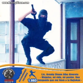 Fotografía histórica de Arnoby Sinam Alba practicando Ninjutsu en 1993, disciplina que marcó el inicio de una trayectoria de más de cuatro décadas dedicadas a las artes marciales japonesas y la Bujinkan. Arnoby Sinam Alba practicando Ninjutsu tradicional en 1993, representando su pasión por las artes marciales japonesas y su camino dentro de la Bujinkan.